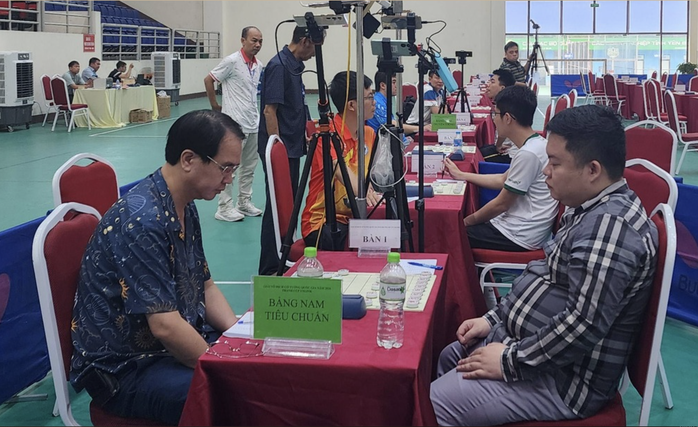 H&agrave; Văn Tiến lần đầu v&ocirc; địch cờ tướng quốc gia - Ảnh 1.