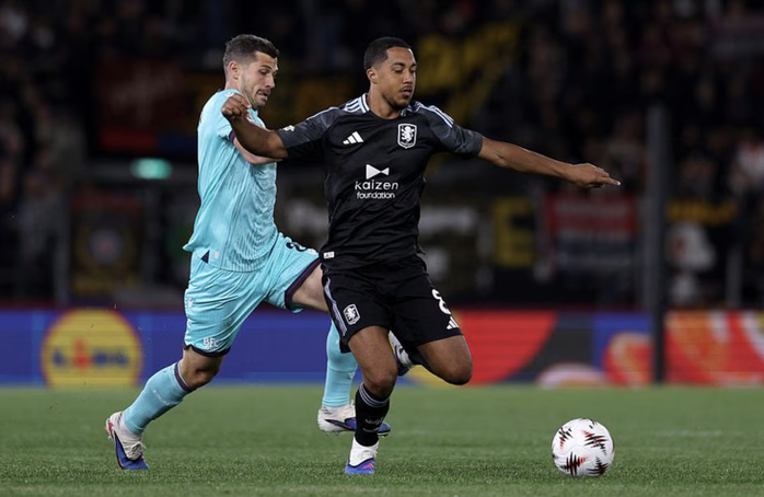 Aston Villa đại ph&aacute; Bologna, &aacute;p s&aacute;t b&aacute;n kết Europa League - Ảnh 1.