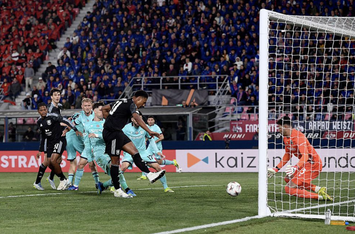 Aston Villa đại ph&aacute; Bologna, &aacute;p s&aacute;t b&aacute;n kết Europa League - Ảnh 5.