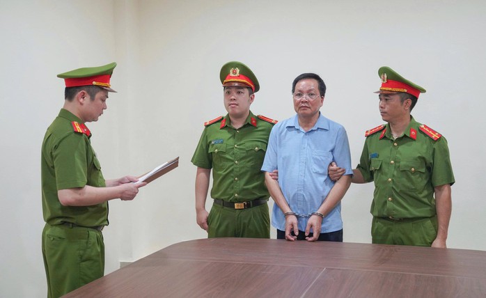 Bắt nhiều cán bộ liên quan sai phạm tại cơ sở bảo trợ xã hội và trường dân tộc nội trú - Ảnh 1.