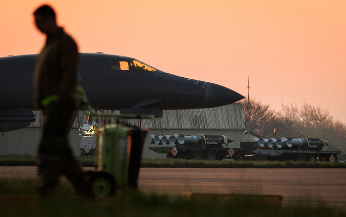 Gặp Tổng thư k&yacute; Rutte, Tổng thống Mỹ nhắc việc r&uacute;t khỏi NATO - Ảnh 2.