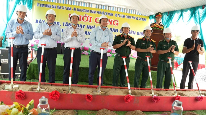 Hoạt động nghĩa tình của Ủy ban MTTQ Việt Nam TPHCM tại Tây Ninh - Ảnh 4.