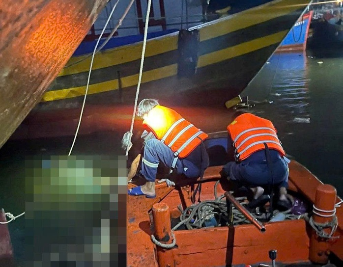 Tìm thấy thi thể ngư dân mất tích sau 4 ngày, cách nơi gặp nạn 200 m - Ảnh 1.