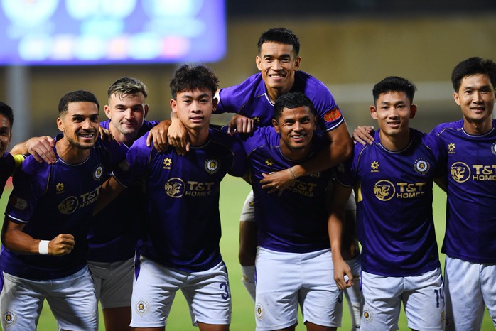 Xu&acirc;n Mạnh tỏa s&aacute;ng, H&agrave; Nội FC lọt tốp 3 V-League - Ảnh 3.
