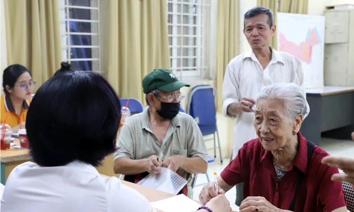 Tỉ lệ hưởng lương hưu tối thiểu: Nam v&agrave; nữ ch&ecirc;nh nhau ra sao? - Ảnh 1.