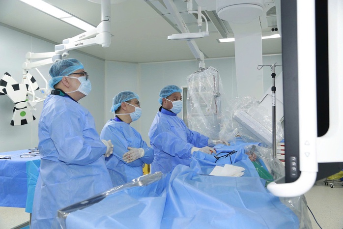 C&ocirc; g&aacute;i tho&aacute;t cơn tim đập dồn dập nhờ s&oacute;ng cao tần - Ảnh 3.
