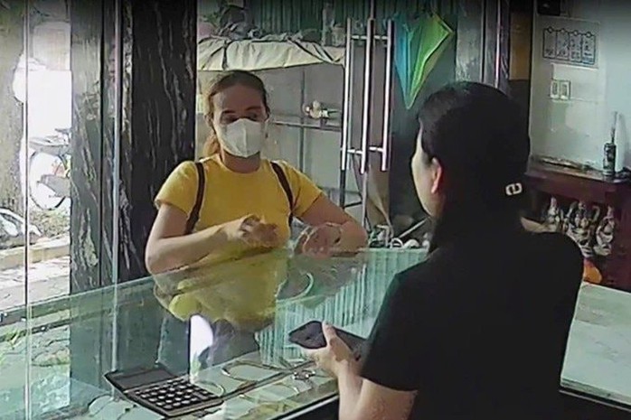 Bắt giữ đ&ocirc;i nam nữ g&acirc;y ra vụ cướp tiệm v&agrave;ng tại H&agrave; Tĩnh - Ảnh 2.