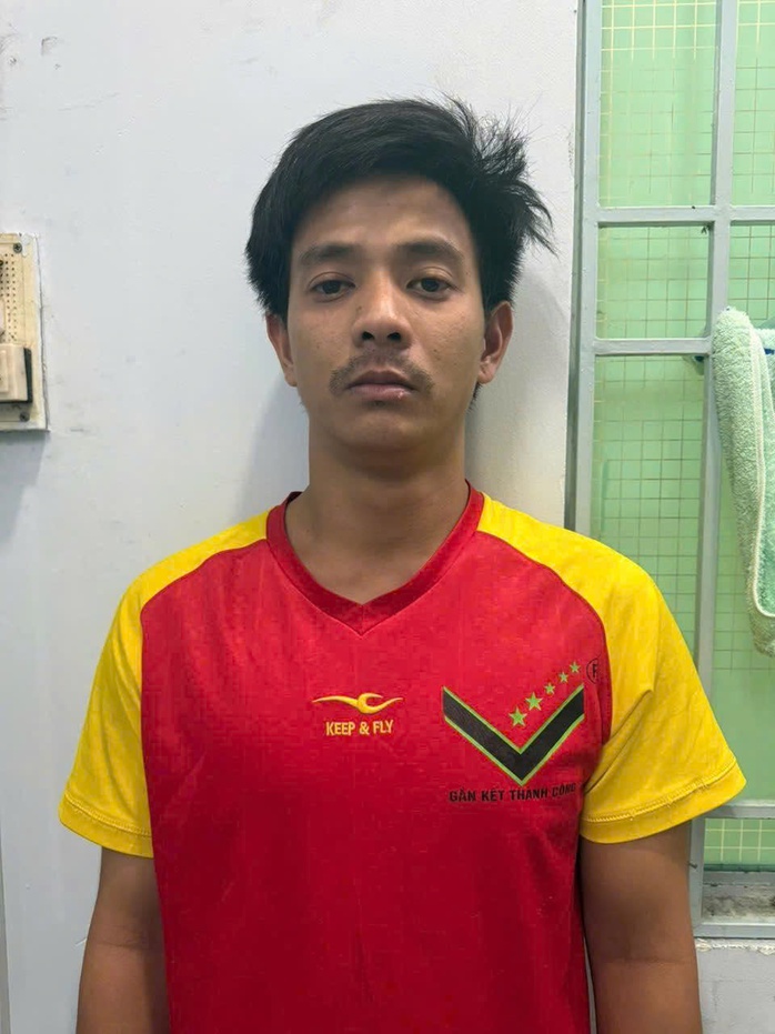 C&ocirc;ng an TPHCM bắt thanh ni&ecirc;n cướp xe &ocirc;m c&ocirc;ng nghệ - Ảnh 1.