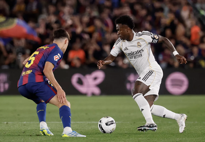 Barcelona quật ng&atilde; Real Madrid, đăng quang đ&ecirc;m La Liga đầy cảm x&uacute;c - Ảnh 1.
