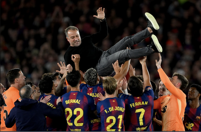 Barcelona quật ng&atilde; Real Madrid, đăng quang đ&ecirc;m La Liga đầy cảm x&uacute;c - Ảnh 6.