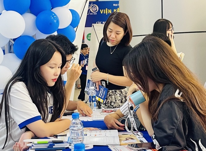 ĐH Kinh tế Quốc d&acirc;n tuyển 9000 chỉ ti&ecirc;u, mở th&ecirc;m 15 ng&agrave;nh, chương tr&igrave;nh mới - Ảnh 1.