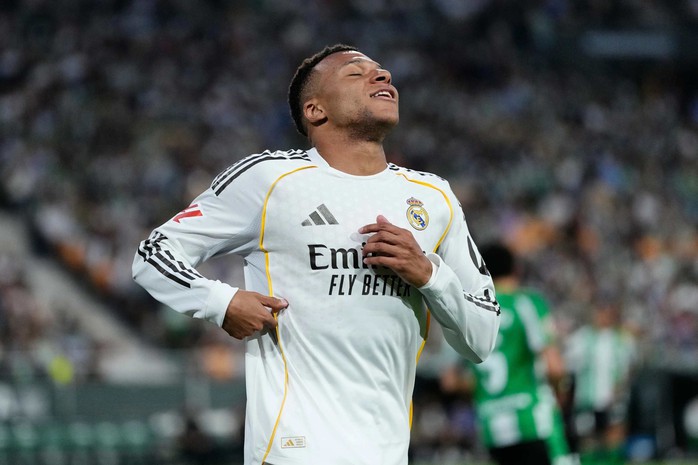 Real Madrid nhận th&ecirc;m tin hung tin trước &ldquo;si&ecirc;u kinh điển&rdquo; - Ảnh 1.