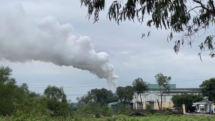 Kh&oacute;i bụi, tiếng ồn "tra tấn" h&agrave;ng chục hộ d&acirc;n cạnh nh&agrave; m&aacute;y vi&ecirc;n n&eacute;n sinh khối - Ảnh 1.