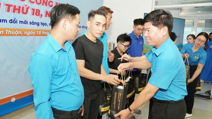 S&ocirc;i nổi Th&aacute;ng C&ocirc;ng nh&acirc;n - Ảnh 1.