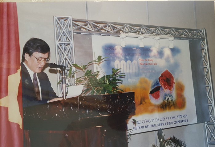 Chuyện chưa kể về hai vi&ecirc;n đ&aacute; qu&yacute; bảo vật quốc gia - Ảnh 1.