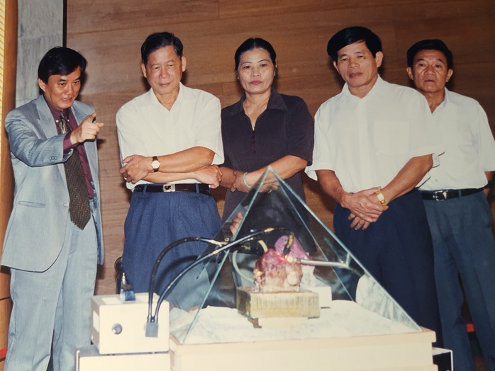 Chuyện chưa kể về hai vi&ecirc;n đ&aacute; qu&yacute; bảo vật quốc gia - Ảnh 4.