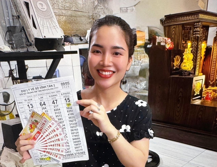 Tr&uacute;ng độc đắc xổ số miền Nam, kh&aacute;ch h&agrave;ng nhận thưởng 10 tỉ đồng tại nh&agrave; - Ảnh 4.