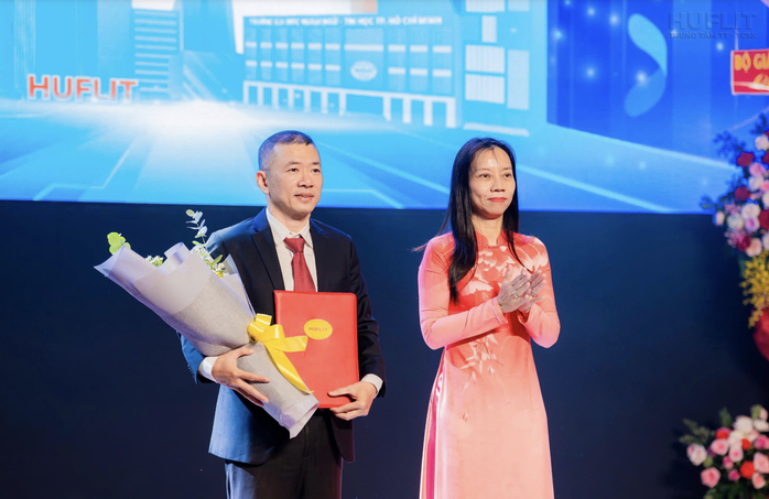 Trường ĐH Ngoại ngữ - Tin học TPHCM c&oacute; hiệu trưởng mới - Ảnh 1.