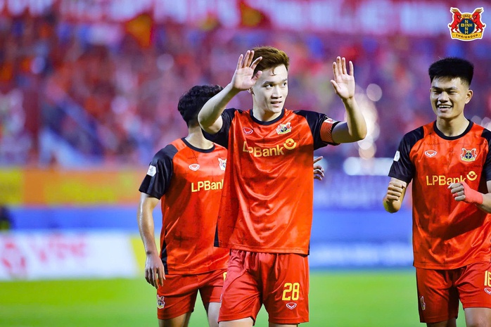 V&ograve;ng 22 V-League: Ninh B&igrave;nh trở lại top 3, C&ocirc;ng an H&agrave; Nội &aacute;p s&aacute;t ng&ocirc;i vương - Ảnh 1.