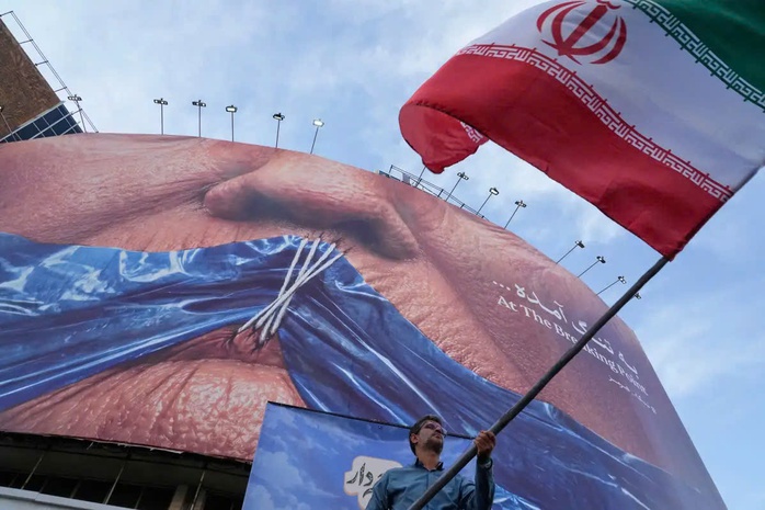 "Những nh&agrave; C&aacute;ch mạng Si&ecirc;u việt": Phe cực đoan đang l&agrave;m lung lay b&agrave;n đ&agrave;m ph&aacute;n Mỹ - Iran - Ảnh 1.