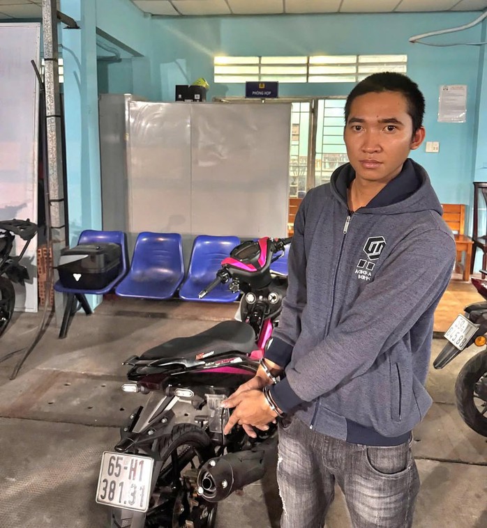 Giao dịch tại ph&ograve;ng trọ, một thanh ni&ecirc;n ở TPHCM sập bẫy - Ảnh 1.