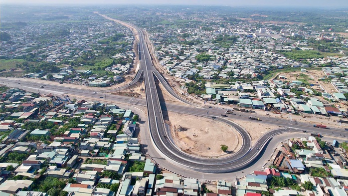 Tháo gỡ 'điểm nghẽn' để cho dòng xe từ TPHCM thuận tiện vào cao tốc Biên Hoà-Vũng Tàu - Ảnh 3.