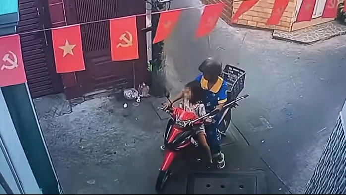 Công an bắt người phụ nữ  - Ảnh 1.