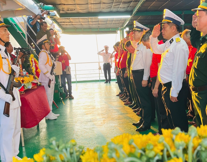 Không để thầy thuốc ở Trường Sa thiệt thòi - Ảnh 1.