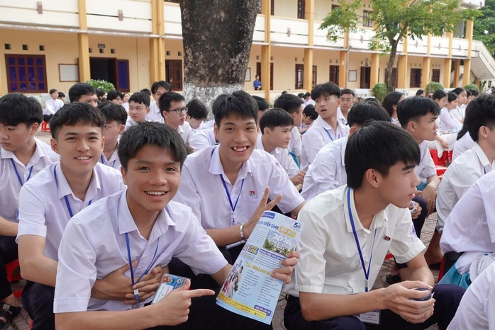 Nhiều trường ĐH c&ocirc;ng bố học ph&iacute; kho&aacute; tuyển sinh ĐH 2026 - Ảnh 1.