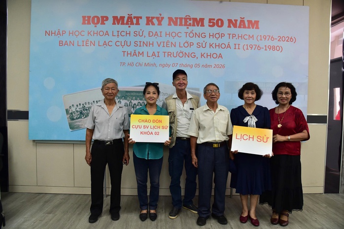  Lớp sinh viên Trường Đại học Tổng hợp năm ấy - Ảnh 4.