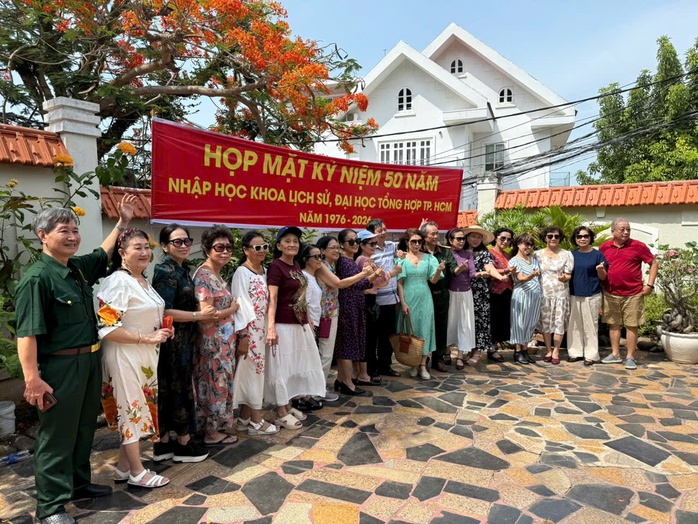  Lớp sinh viên Trường Đại học Tổng hợp năm ấy - Ảnh 3.
