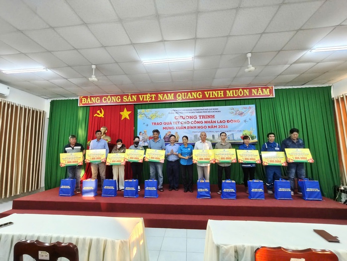 Chương trình nghệ thuật 'Vòng tay yêu thương": Hướng đến người lao động khó khăn - Ảnh 2.