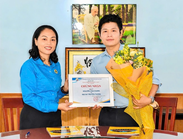 Chương trình nghệ thuật 'Vòng tay yêu thương": Hướng đến người lao động khó khăn - Ảnh 1.