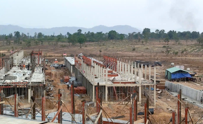 Đua tiến độ trường nội tr&uacute; v&ugrave;ng bi&ecirc;n - Ảnh 1.