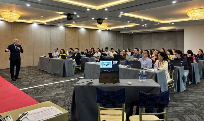 Thay v&igrave; lo sợ, h&atilde;y tự n&acirc;ng cấp - Ảnh 1.