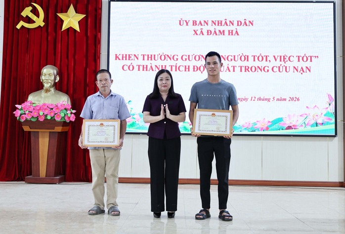 Khen thưởng 2 người dũng cảm cứu ch&aacute;u b&eacute; 10 tuổi đuối nước ở Quảng Ninh - Ảnh 1.