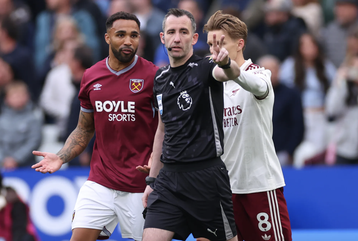 Pep Guardiola "b&ugrave;ng nổ" v&igrave; VAR sau tranh c&atilde;i trận Arsenal - West Ham - Ảnh 6.