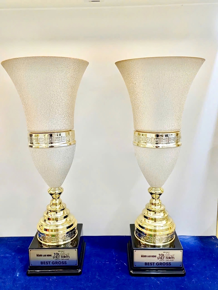 C&ocirc;ng bố &aacute;o đấu v&agrave; c&uacute;p chiến thắng - Ảnh 3.