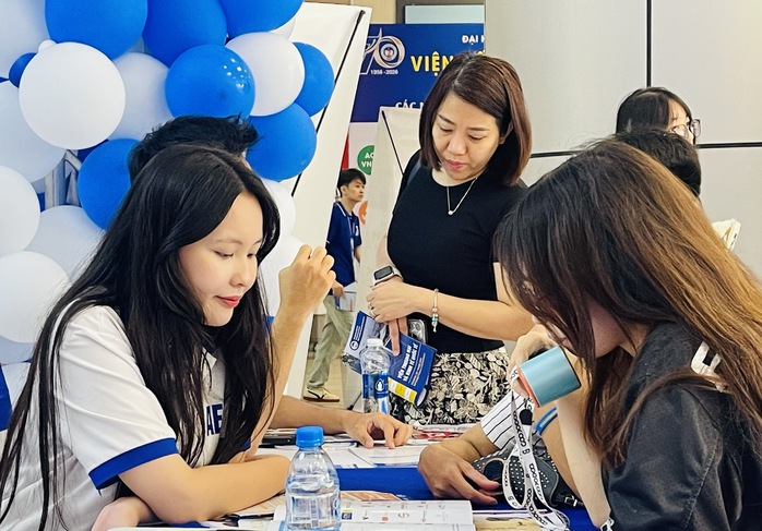 Nhiều cơ hội tr&uacute;ng tuyển c&aacute;c ng&agrave;nh học hot - Ảnh 1.