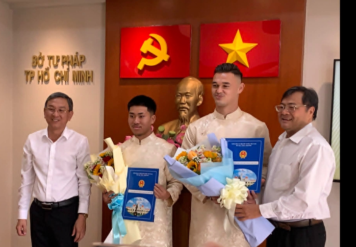 Khoa Ng&ocirc; v&agrave; Patrik L&ecirc; Giang ch&iacute;nh thức nhập tịch, chờ Kim Sang-sik gọi t&ecirc;n - Ảnh 1.