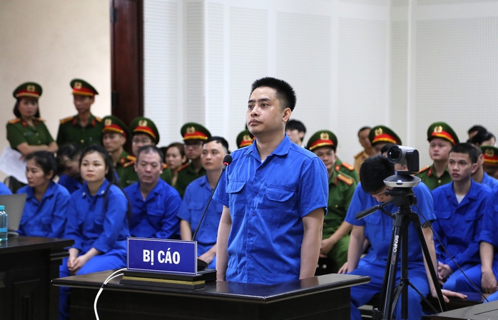 Diễn biến h&agrave;nh vi B&ugrave;i Đ&igrave;nh Kh&aacute;nh v&agrave; sự gi&uacute;p sức từ bạn g&aacute;i trong vụ ma t&uacute;y - Ảnh 3.