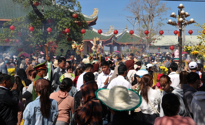 V&igrave; sao người d&acirc;n gọi l&agrave; Mẹ Nam Hải v&agrave; Mẹ Đ&ocirc;ng Hải? - Ảnh 6.