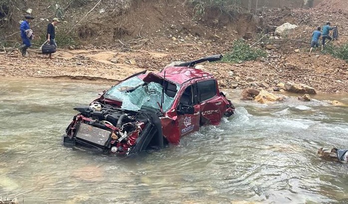 T&agrave;i xế xe tải g&acirc;y tai nạn giao th&ocirc;ng nghi&ecirc;m trọng tr&ecirc;n cao tốc La Sơn - h&ograve;a Li&ecirc;n - Ảnh 2.