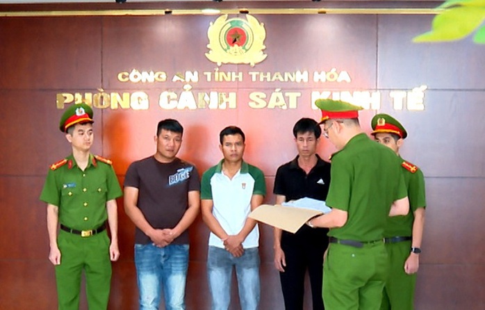 Khởi tố 3 người đ&agrave;n &ocirc;ng mua heo bị dịch tả về giết mổ b&aacute;n ra thị trường - Ảnh 1.
