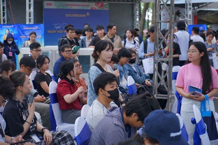 Chỉ 38% doanh nghiệp tuyển th&ecirc;m, sinh vi&ecirc;n cạnh tranh xin việc - Ảnh 1.