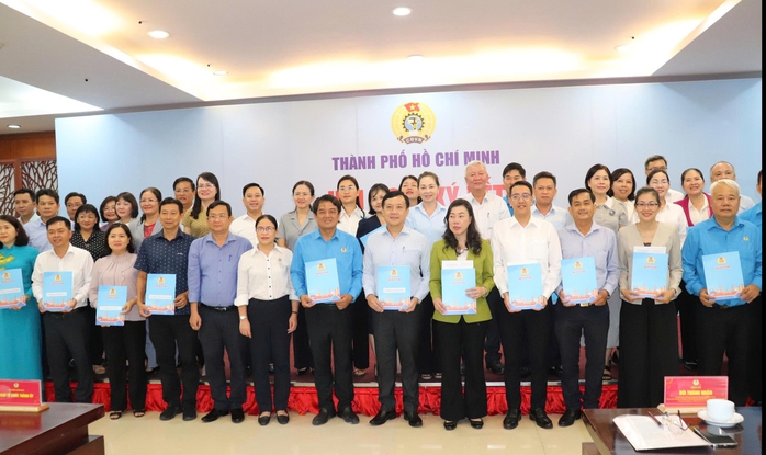 LĐLĐ TPHCM ký kết phối hợp với Đảng ủy phường, xã, đặc khu - Ảnh 4.