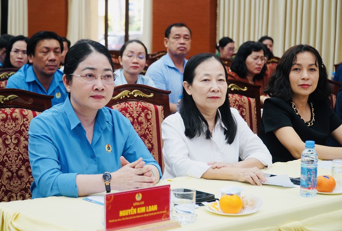 LĐLĐ TPHCM k&yacute; quy chế phối hợp với 36 địa phương khu vực B&igrave;nh Dương cũ - Ảnh 2.