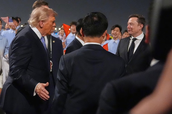 Phái đoàn “ngàn tỉ đô” của Tổng thống Donald Trump tiến vào Bắc Kinh - Ảnh 3. Phái đoàn “ngàn tỉ đô” của Tổng thống Donald Trump tiến vào Bắc Kinh - Ảnh 3.