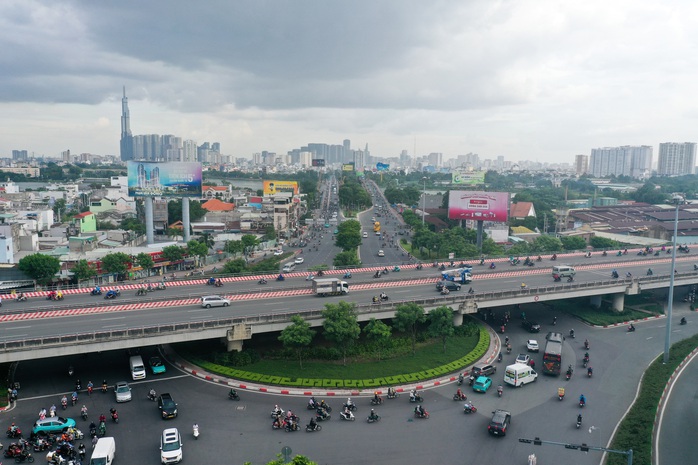 TPHCM th&uacute;c tiến độ đường ven s&ocirc;ng S&agrave;i G&ograve;n 9.500 tỉ đồng - Ảnh 4.
