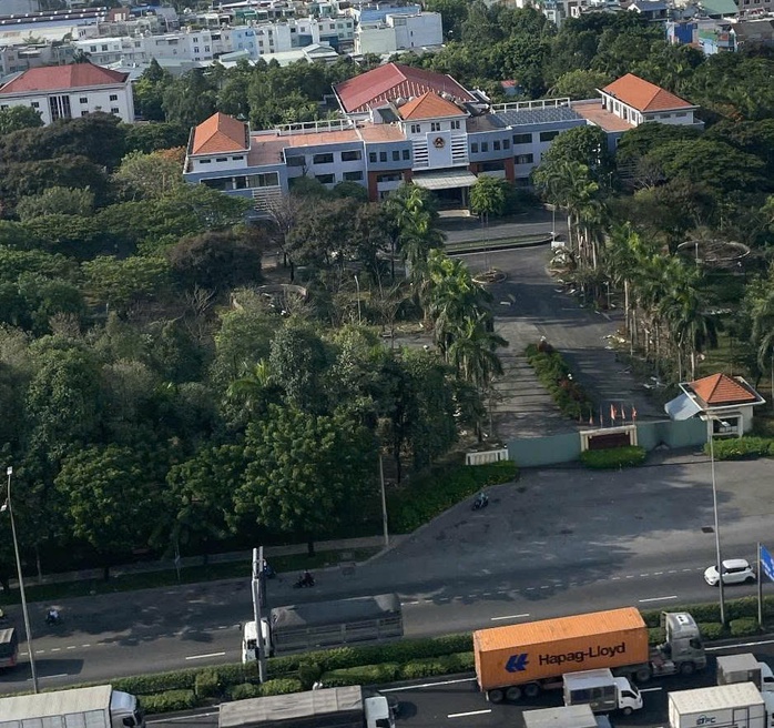 Đ&aacute;nh thức trụ sở d&ocirc;i dư - Ảnh 1.